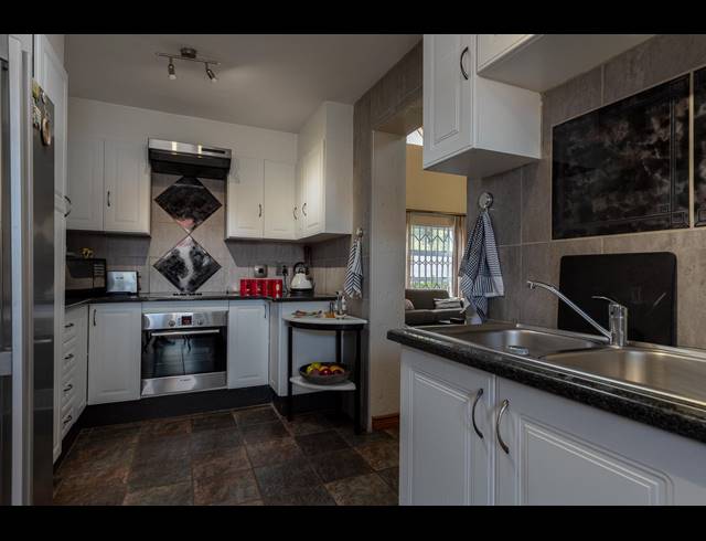 3 BEDROOM TOWNHOUSE SOLD IN GLENVISTA